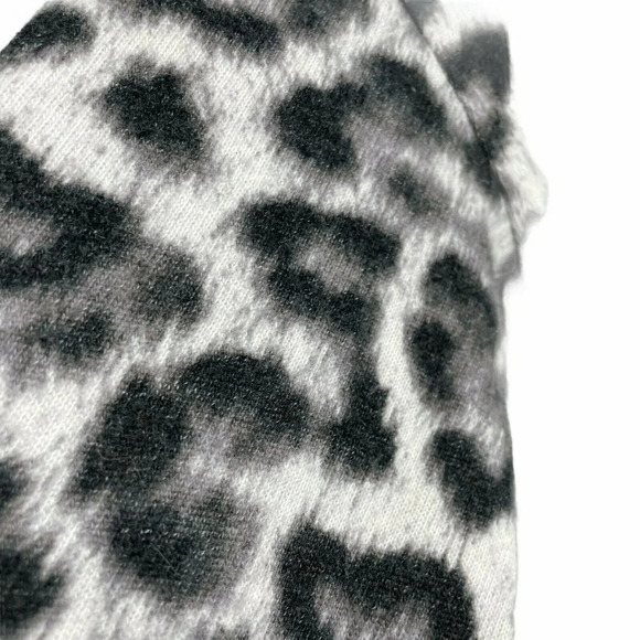 Splendid Shirt Womens Sz M Gray Black Leopard Round Neck Fleece Stretch Pullover - Picture 7 of 9
